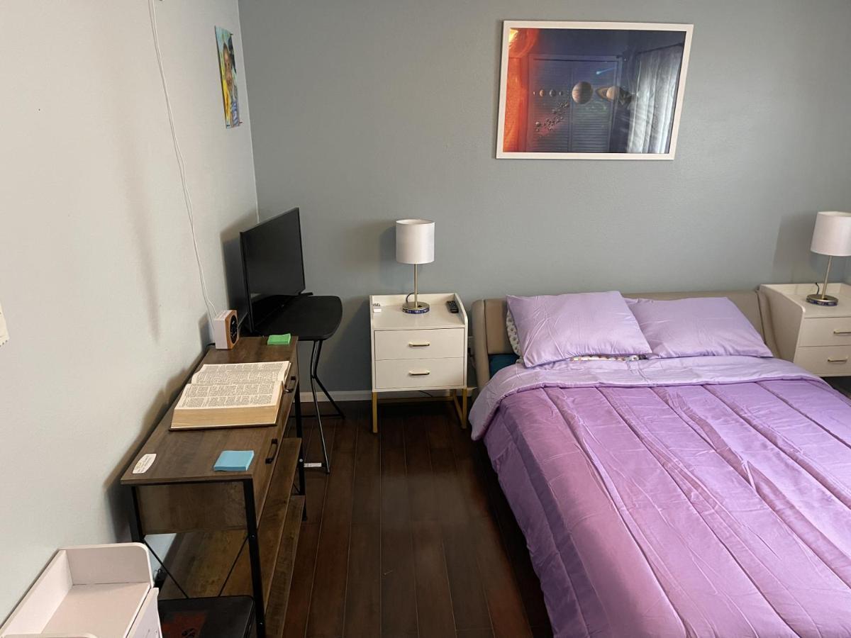 Shared Space With Private Room In Beautiful Lakefront Apartment Federal Way Eksteriør billede
