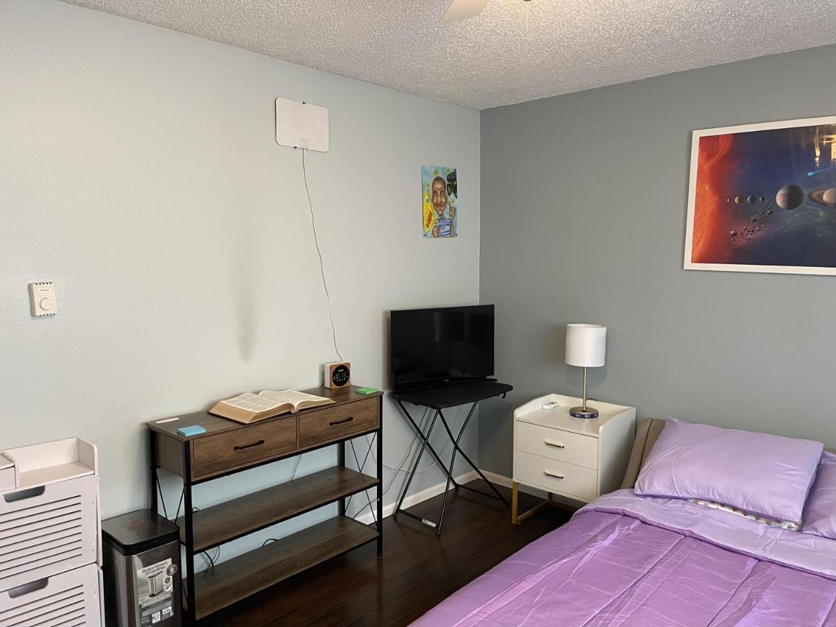 Shared Space With Private Room In Beautiful Lakefront Apartment Federal Way Eksteriør billede